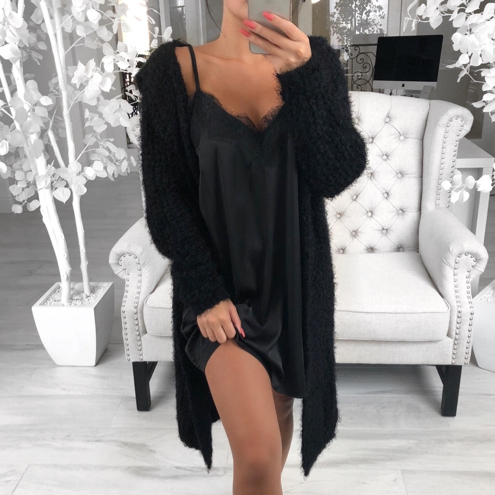 *Reposh from @itselaine*CLOUDS Black Cardigan